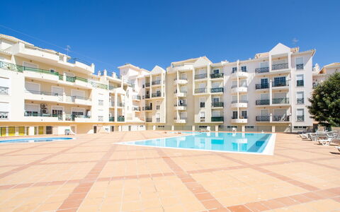 Sunny Beach Casa-M: Sky, Building, Tower Block, Urban Design, Condominium, House, Plant, Leisure, Real Estate, Residential Area