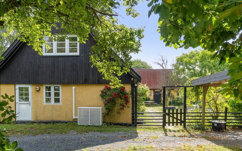 Hansen - 5.2Km from the Sea: Roof, House, Land Lot, Home, Cottage, Estate, Garden Buildings, Shade, Log Cabin, Landscaping
