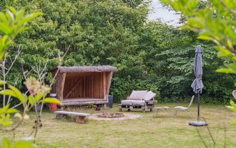 Hansen - 5.2Km from the Sea: Roof, House, Land Lot, Home, Cottage, Estate, Garden Buildings, Shade, Log Cabin, Landscaping