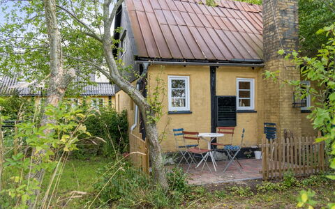 Hansen - 5.2Km from the Sea: Roof, House, Land Lot, Home, Cottage, Estate, Garden Buildings, Shade, Log Cabin, Landscaping