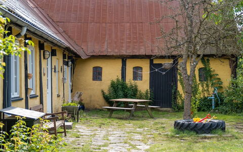 Hansen - 5.2Km from the Sea: Roof, House, Land Lot, Home, Cottage, Estate, Garden Buildings, Shade, Log Cabin, Landscaping