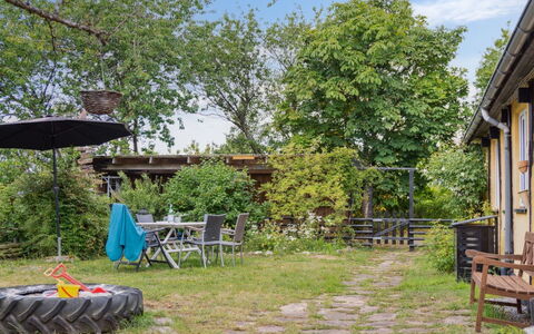 Hansen - 5.2Km from the Sea: Roof, House, Land Lot, Home, Cottage, Estate, Garden Buildings, Shade, Log Cabin, Landscaping