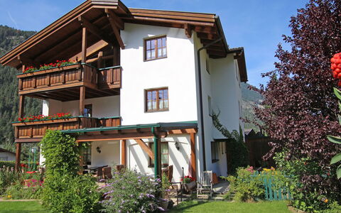 Pfunds-Samnaun 401: Plant, Sky, Building, Property, Window, Tree, House, Vegetation, Flower, Neighbourhood