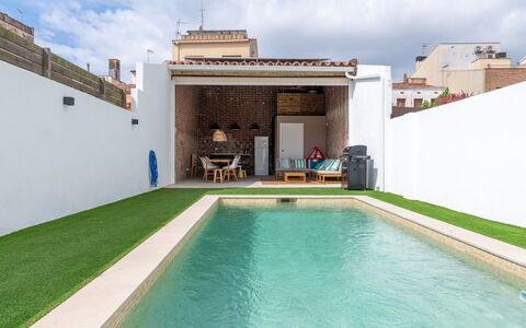 Rita: Cloud, Sky, Plant, Arecales, Shade, Tree, Coastal And Oceanic Landforms, Leisure, Terrestrial Plant, Boat