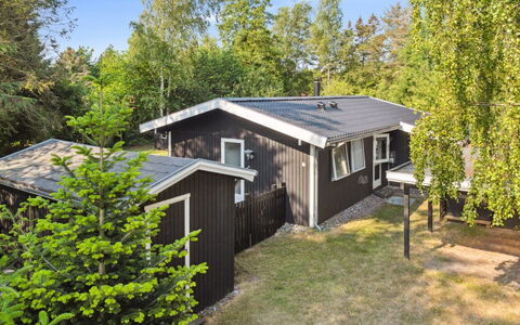 Thordgrim - 600M from the Sea: House, Home, Residential Area, Roof, Cottage, Land Lot, Rural Area, Siding, Estate, Garden