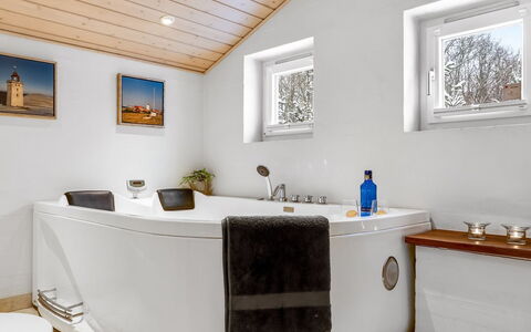 Valda - 1.5Km from the Sea: Bathtub, Plumbing Fixture, Interior Design, Flooring, Bathroom, Floor, Plumbing, Tap, Lighting, Home