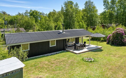 Aldina - 1.6Km from the Sea: Ceiling, Flooring, Interior Design, Floor, Composite Material, Furniture, Resort, Hotel, Design, Daylighting