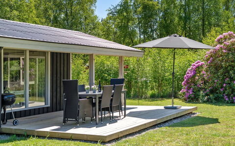 Aldina - 1.6Km from the Sea: Ceiling, Flooring, Interior Design, Floor, Composite Material, Furniture, Resort, Hotel, Design, Daylighting
