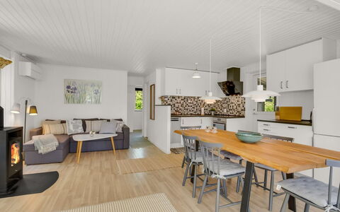 Hendrina - 500M from the Sea: Wood, Roof, Architecture, Home, House, Cottage, Siding, Hardwood, Slope, Estate