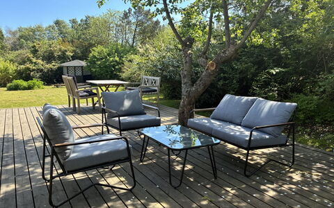 Hendrina - 500M from the Sea: Furniture, Outdoor Furniture, Chair, Garden, Outdoor Table, Design, Armrest, Bench, Patio