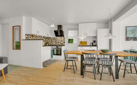Hendrina - 500M from the Sea: White
