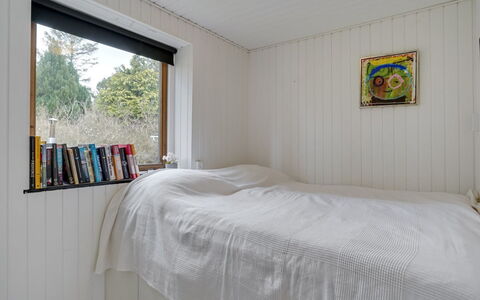 Hendrina - 500M from the Sea: Wood, Bedroom, Flooring, Interior Design, Floor, Bed, Bed Sheet, Bedding, Ceiling, Room