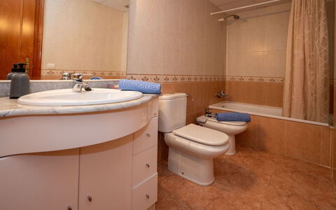 Colom: Brown, Sink, Mirror, Bathroom Sink, Property, Tap, Plumbing Fixture, Bathroom Cabinet, Bathroom, Purple
