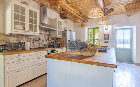 Le Mas de Marius: Cabinetry, Furniture, Countertop, Window, Wood, Building, Tap, Drawer, Interior Design, Kitchen