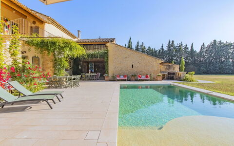 Le Mas de Marius: Water, Sky, Plant, Building, Daytime, Property, Azure, Shade, Tree, Swimming Pool
