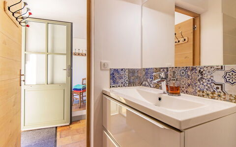 Le Mas de Marius: Plumbing Fixture, Tap, Property, Bathtub, Building, Interior Design, Wood, Bathroom, Bathroom Cabinet