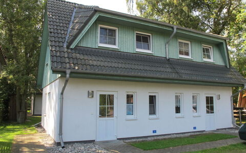 Im Kiefernweg Dhh 23: Building, Property, Plant, Window, Tree, House, Sky, Door, Cottage