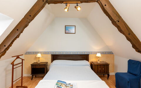 Emeraude: Building, Property, Furniture, Light, Wood, Comfort, House, Interior Design, Architecture, Floor