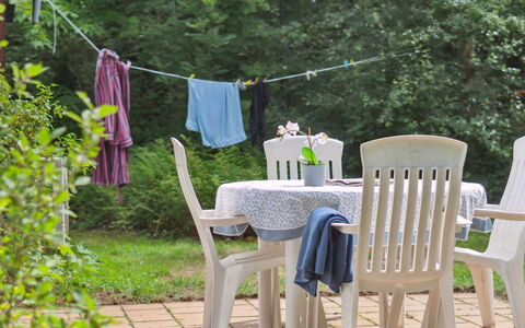 Rina - 250M from the Sea: Vegetation, Shrub, Spring, Cottage, Garden, Shade, Backyard, Yard, Chair