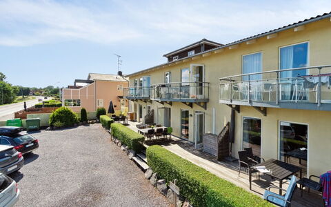 Helin - 100M from the Sea: Vegetation, Shrub, Spring, Cottage, Garden, Shade, Backyard, Yard, Chair