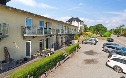 Helin - 100M from the Sea: Vegetation, Shrub, Spring, Cottage, Garden, Shade, Backyard, Yard, Chair