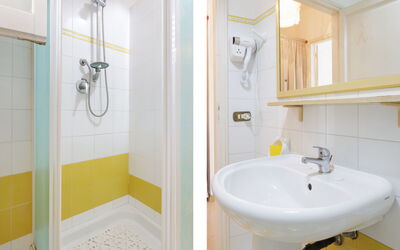 Accommodation:&nbsp;Gaia Giallo 155.2