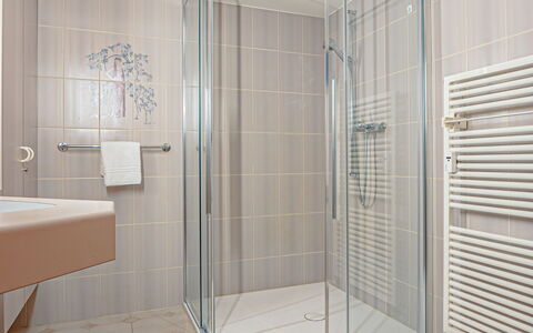 Chesa Anemona al Lej: Bathroom, Plumbing Fixture, Interior Design, Floor, Shower Head, Wall, Flooring, Composite Material, Material Property