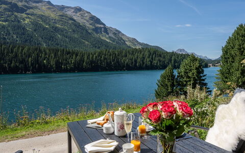 Chesa Anemona al Lej: Water, Plant, Sky, Table, Mountain, Flower, Tableware, Nature, Chair, Lake