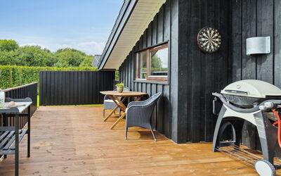 Evald - 400M from the Sea
