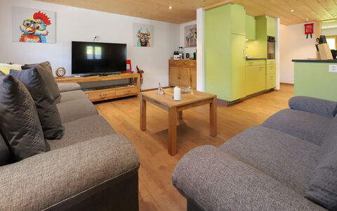 Chalet Engelshüs: Furniture, Interior Design, Wood, Flooring, Floor, Room, Ceiling, Wood Flooring, Couch, Living Room