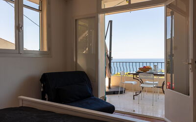 Accommodation:&nbsp;Chantelyre 99.2