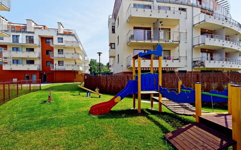 Foka: Building, Sky, Property, Window, Land Lot, Grass, Urban Design, Neighbourhood, Plant, House