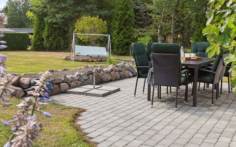 Hakon - 550M from the Sea: Shrub, Garden, Flagstone, Outdoor Furniture, Groundcover, Backyard, Flowerpot, Shade, Landscaping