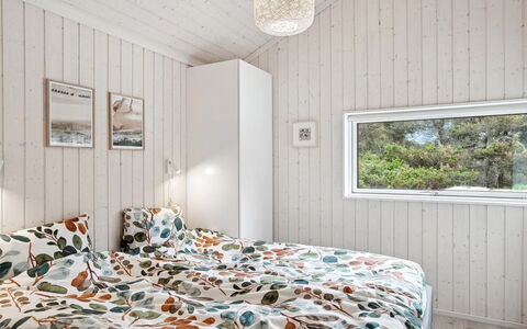 Annvy - 400M from the Sea: Wood, Bedroom, Interior Design, Ceiling, Flooring, Floor, Bed Sheet, Bed, Room, Linens