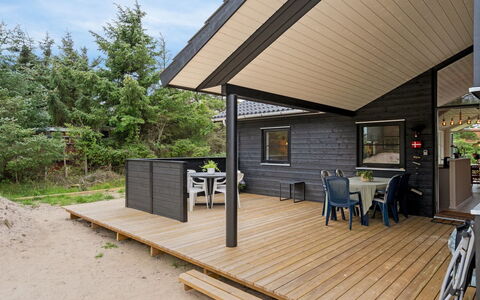 Annvy - 400M from the Sea: Wood, Flooring, Interior Design, Floor, Furniture, Wood Flooring, Room, Ceiling, Wood Stain, Hardwood