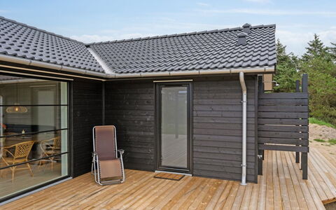 Annvy - 400M from the Sea: Wood, Flooring, Interior Design, Floor, Furniture, Wood Flooring, Room, Ceiling, Wood Stain, Hardwood