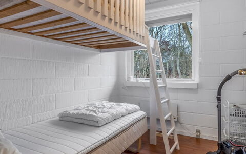 Idalina - 700M from the Sea: Wall, Wood, Bedroom, Bed, Bunk Bed, Floor, Flooring, Interior Design, Bedding, Bed Sheet