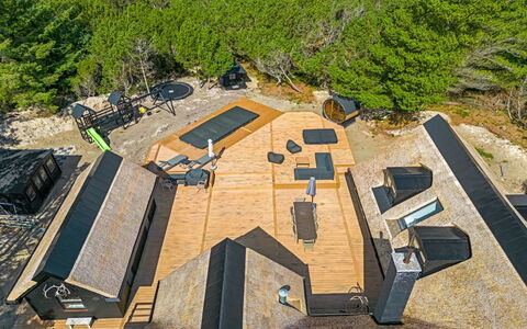 Hejdie - 750M from the Sea: Ceiling, Flooring, Interior Design, Floor, Composite Material, Furniture, Resort, Hotel, Design, Daylighting