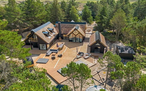 Hejdie - 750M from the Sea: Ceiling, Flooring, Interior Design, Floor, Composite Material, Furniture, Resort, Hotel, Design, Daylighting
