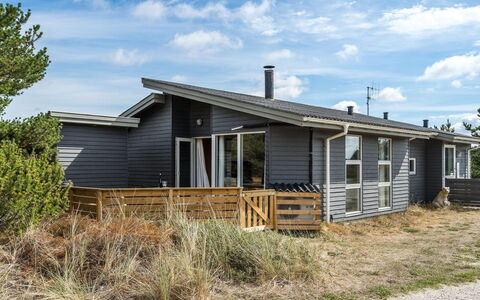 Floria - 1.4Km from the Sea: Cottage, Shed, Hut, Farmhouse, Prairie, Shack, Barn, Log Cabin, Garden Buildings