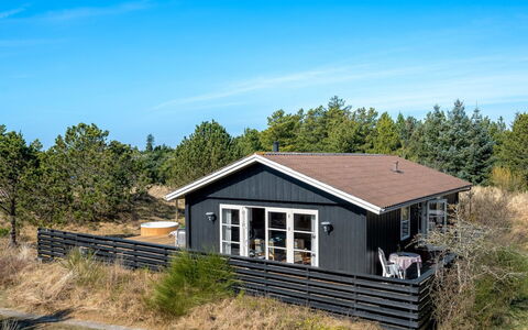 Andrea - 1.6Km from the Sea: Cottage, Shed, Hut, Farmhouse, Prairie, Shack, Barn, Log Cabin, Garden Buildings