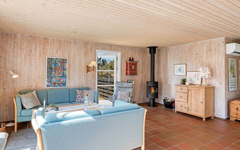 Andrea - 1.6Km from the Sea: Cottage, Shed, Hut, Farmhouse, Prairie, Shack, Barn, Log Cabin, Garden Buildings
