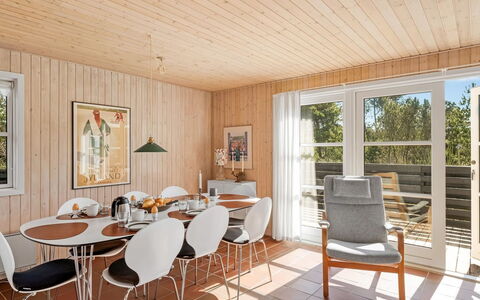 Andrea - 1.6Km from the Sea: Cottage, Shed, Hut, Farmhouse, Prairie, Shack, Barn, Log Cabin, Garden Buildings