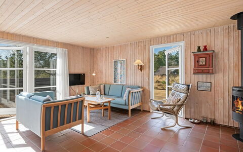 Andrea - 1.6Km from the Sea: Cottage, Shed, Hut, Farmhouse, Prairie, Shack, Barn, Log Cabin, Garden Buildings