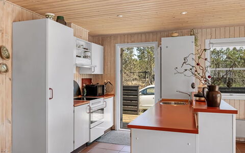 Andrea - 1.6Km from the Sea: Cottage, Shed, Hut, Farmhouse, Prairie, Shack, Barn, Log Cabin, Garden Buildings
