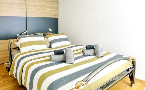 Orya: Building, Comfort, Pillow, Bed Frame, Wood, House, Interior Design, Flooring, Bed, Shade