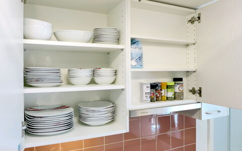 Orya: Shelf, Property, Shelving, Dishware, Interior Design, Wall, Tableware, Serveware, Cabinetry, Porcelain