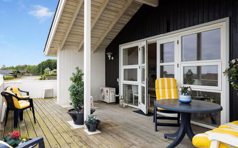 Yvette - 150M from the Sea: Cottage, Shed, Hut, Farmhouse, Prairie, Shack, Barn, Log Cabin, Garden Buildings