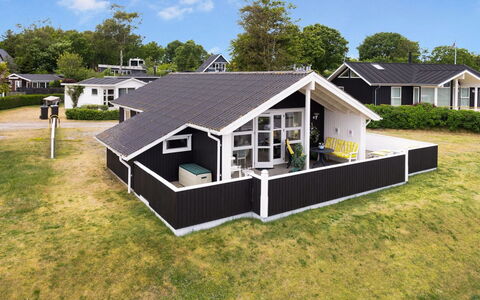 Yvette - 150M from the Sea: Cottage, Shed, Hut, Farmhouse, Prairie, Shack, Barn, Log Cabin, Garden Buildings