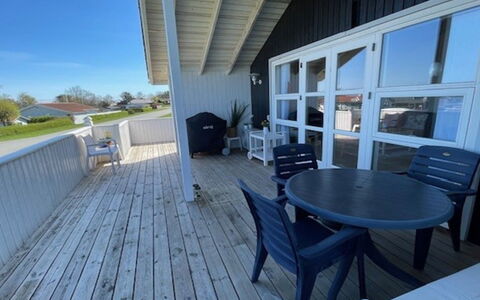 Yvette - 150M from the Sea: Cottage, Shed, Hut, Farmhouse, Prairie, Shack, Barn, Log Cabin, Garden Buildings